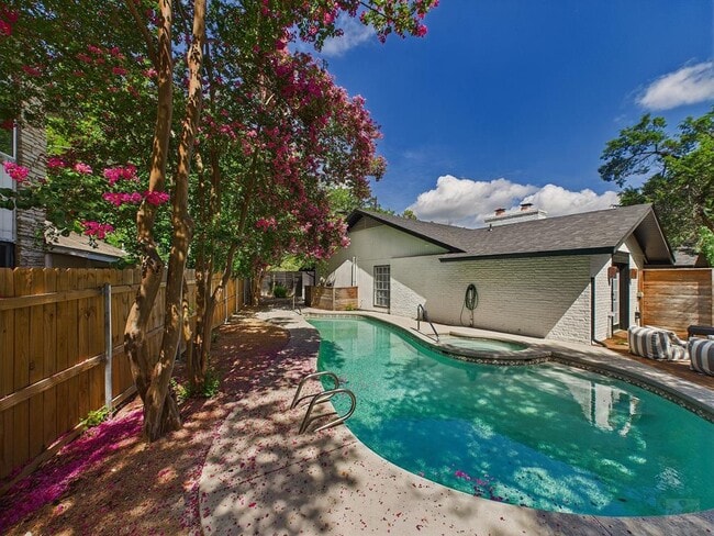Building Photo - 6108 Shadow Valley Dr