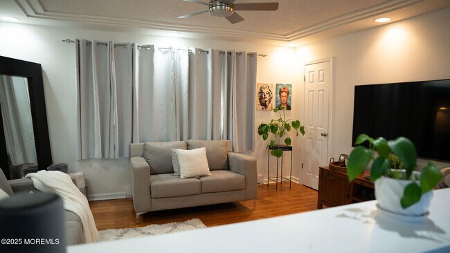 Building Photo - 73 Maple Ave