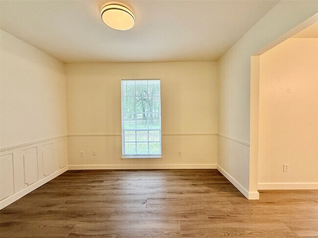 Building Photo - 2043 Cherry Laurel Dr