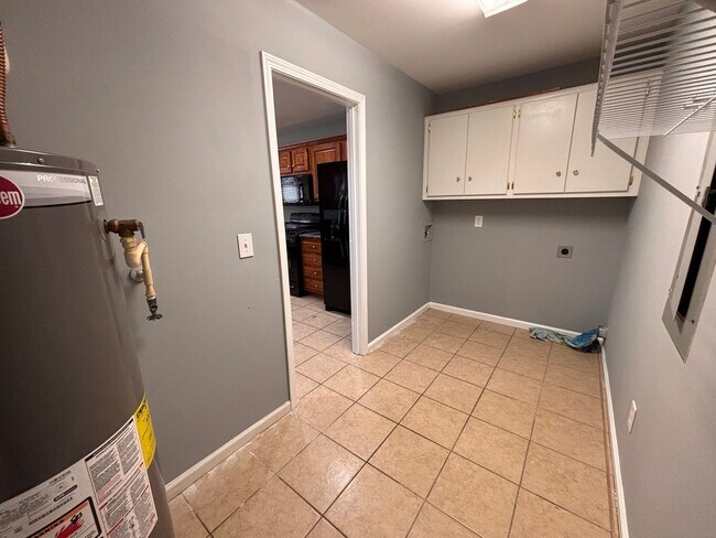 Building Photo - 5 Bedrooms- 3 Bathroom- House in West Rome!