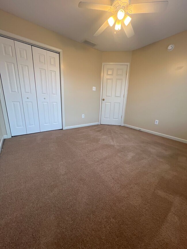 Building Photo - PRICE REDUCTION Available July 2026! Monthly rent $1,700