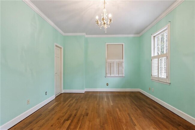 Building Photo - 430 W Wesley Rd NW