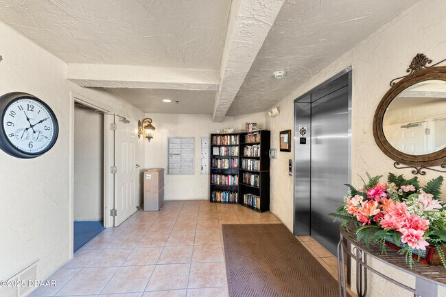 Building Photo - 2450 N Ocean Shore Blvd