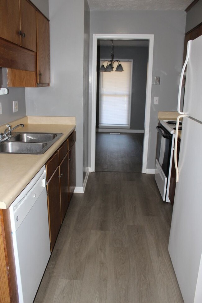 Building Photo - Lake Rim area