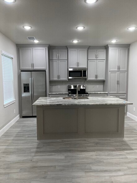 Building Photo - 2610 Appian Way