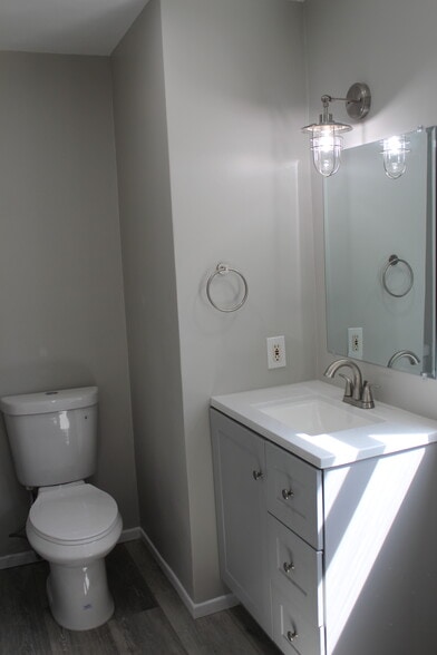 Bathroom - 934 Highline Rd