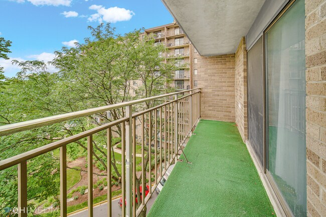Building Photo - 6340 Americana Dr