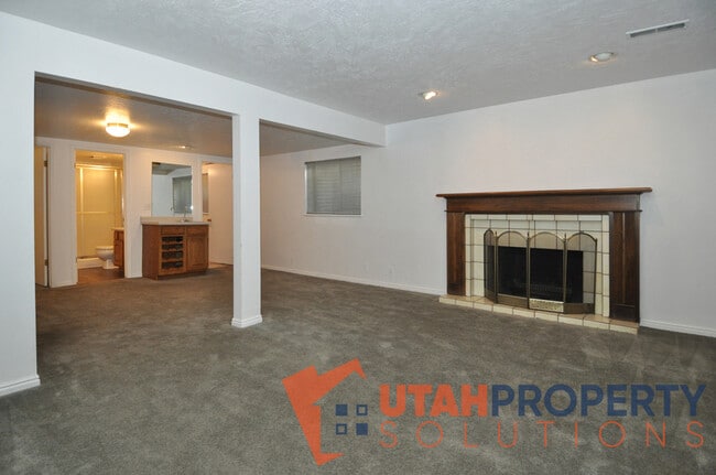 Building Photo - 687 E Countryside Ct