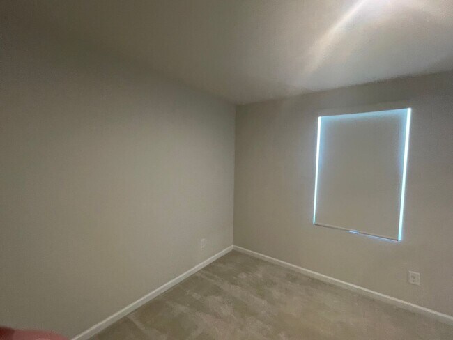 Building Photo - You’ve Got to See This Rental!
