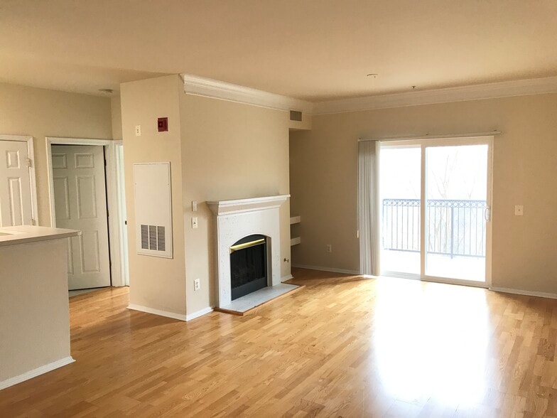 1 Bedroom with Garage at Gates of McLean - 1581 Spring Gate Dr