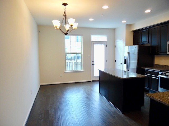 Building Photo - 7723 Duncannon Ln
