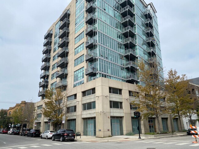 Primary Photo - Beautiful Uptown Condo for Rent: 2 bed, 2 ...