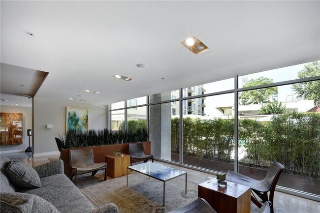 Building Photo - 210 Lee Barton Dr
