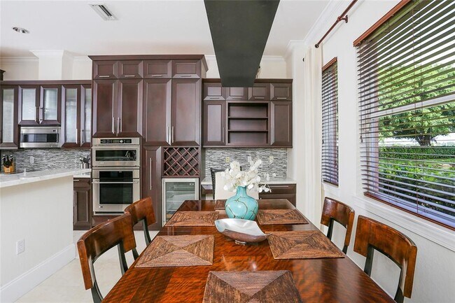 Building Photo - 5522 46th Ct W