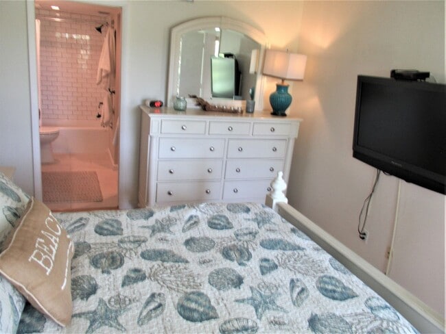 Building Photo - FURNISHED 2/2 GOLF COURSE  6 MONTH RENTAL APR. 29 - OCT. 31, 2026