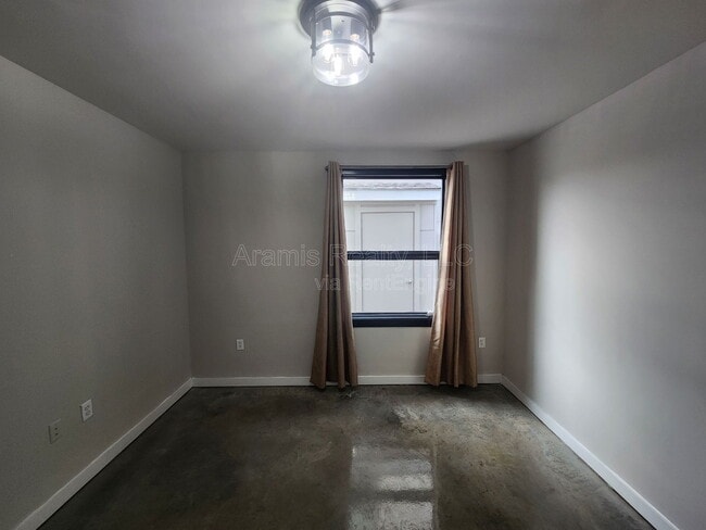 Building Photo - 1282 MacKintosh pknw