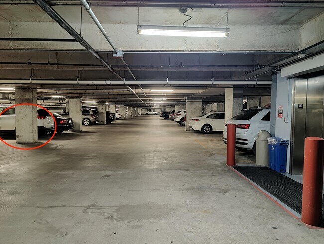 Parking Space close to elevator - 54 Rainey St