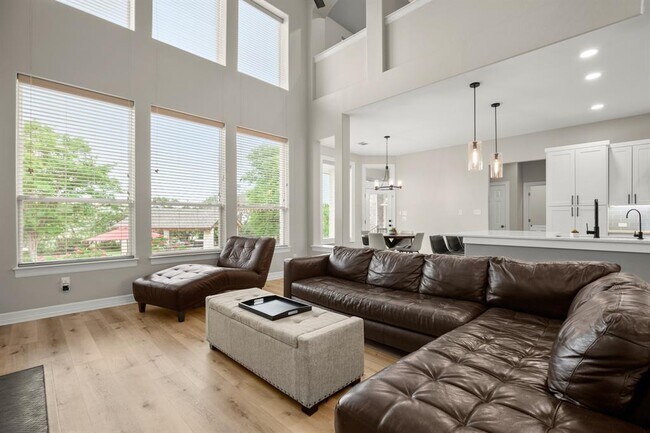 Building Photo - 601 Scenic Path