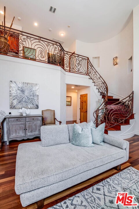 Building Photo - 4520 Tyrone Ave