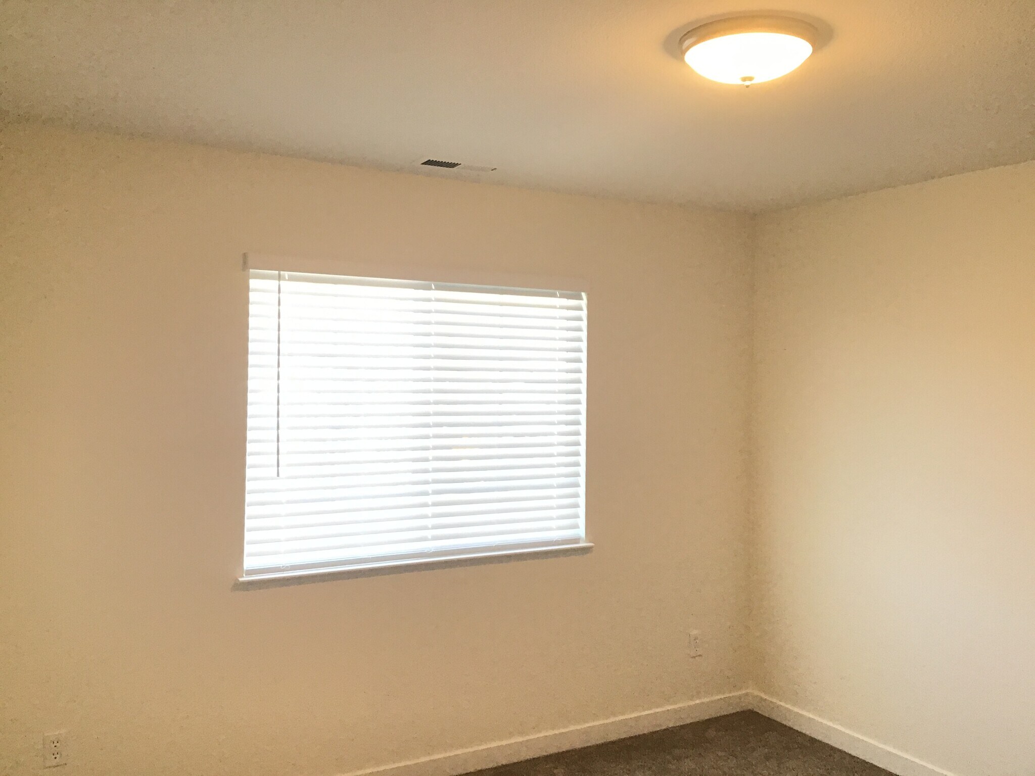 Building Photo - 18258 Oakbrook Ln