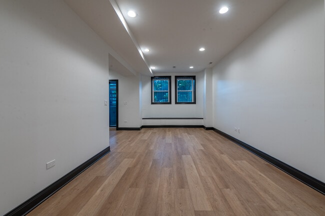 Building Photo - 28 N Throop St