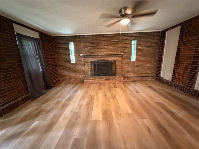 Building Photo - 735 Athalia St