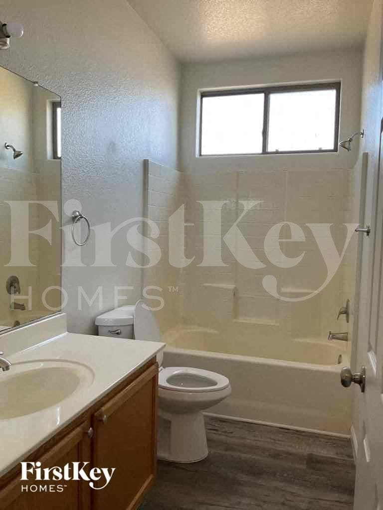 Building Photo - 13034 W Ash St