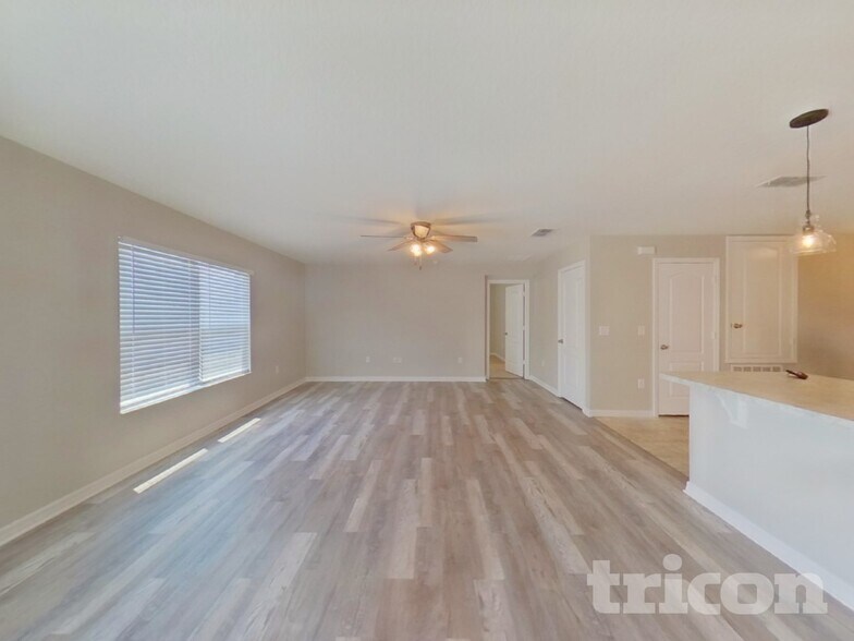 Building Photo - 2244 Gladiolus Ln