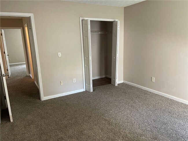 Building Photo - 8801 Lakecrest Way