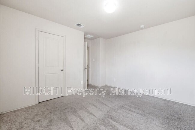 Building Photo - 205 Tallow Trl