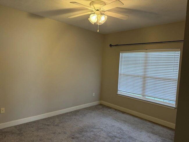Building Photo - 11620 Tomahawk Creek Pkwy