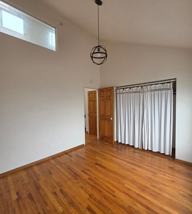 Building Photo - Beachfront 2-Bed, 2.5-Bath House w/2-Car Garage in Imperial Beach