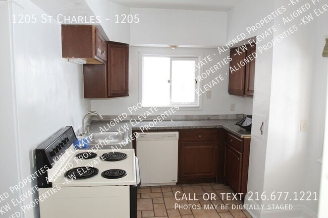 Building Photo - - 3 Bed 1 Bath in Lakewood