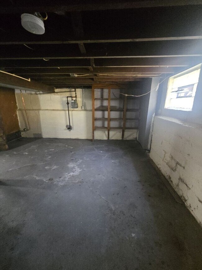 Building Photo - 3 Bedroom Single Family | EDEN and CMHA Section 8 Welcomed