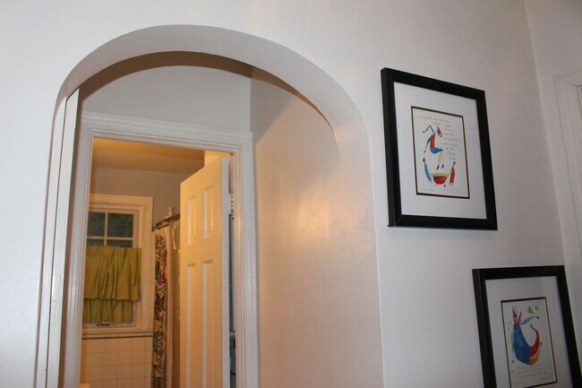 Building Photo - "Coming Soon" NW DC locale...3 level - 2/2.5 w/ off street parking  - 15 months only -