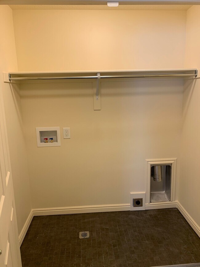 Building Photo - 123 W 7500 S