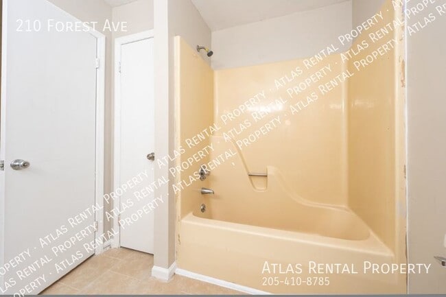 Building Photo - 210 Forest Ave