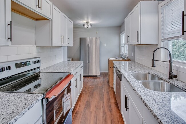 Building Photo - 7071 Izard St