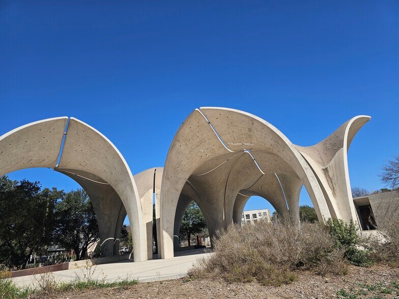 Building Photo - 211 W Mitchell St