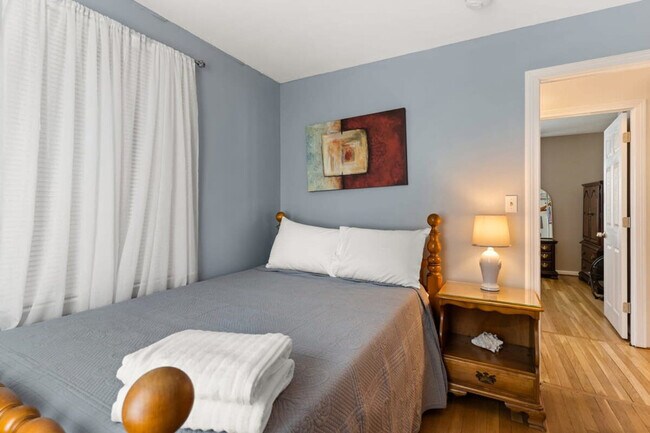 Building Photo - 12 Harris Ave