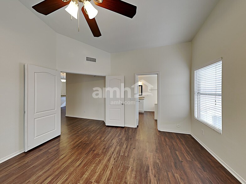 Building Photo - 9803 E Olla Ave