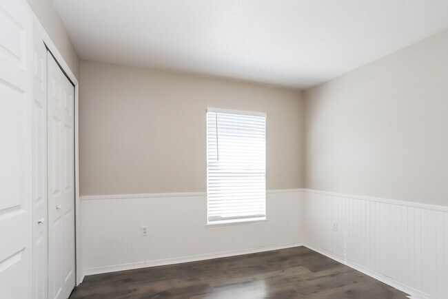 Building Photo - 806 Brenton Leaf Dr