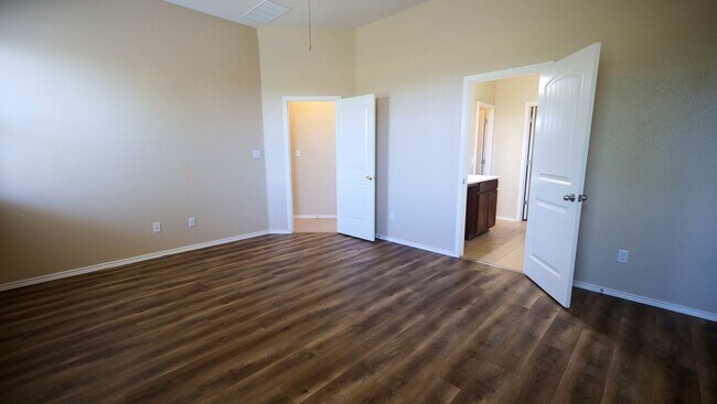 Building Photo - 17208 Bridgefarmer Blvd