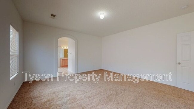 Building Photo - 1035 Maroa St NW