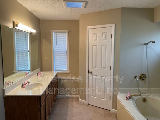 Building Photo - 384 Sherburne Cove