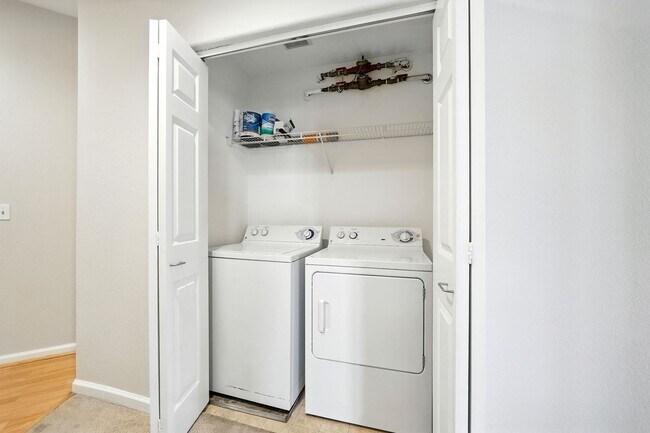 Building Photo - Spacious Andante Top-Floor 2/2 Condo Available Now!