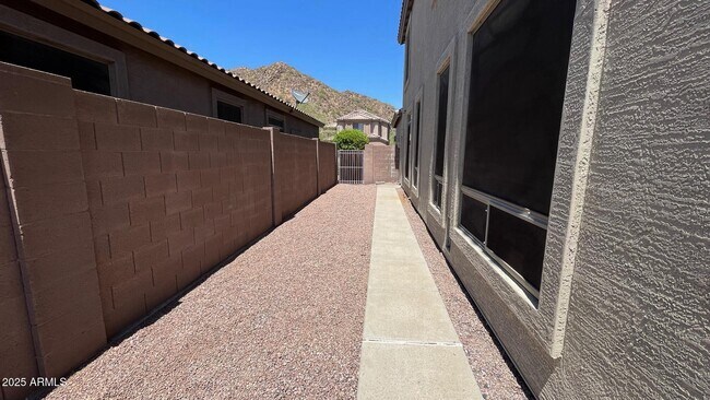 Building Photo - 3342 N Boulder Canyon