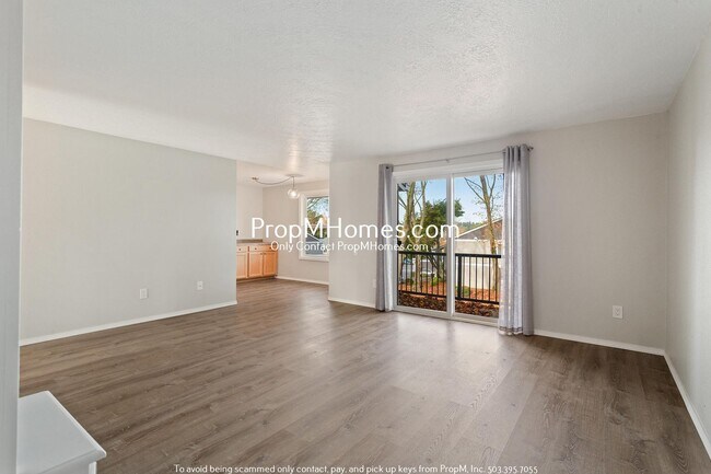 Building Photo - Beautiful Condo Living in the Heart of Tua...
