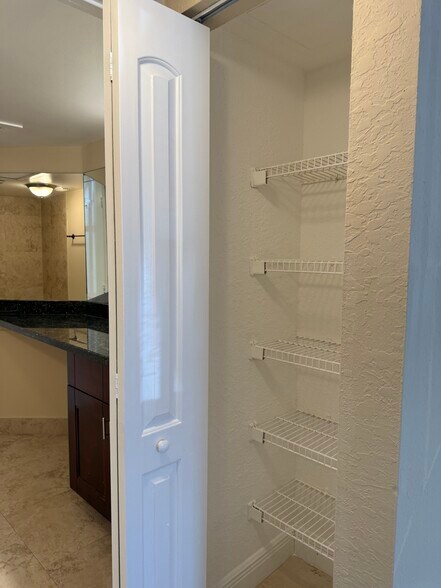 Building Photo - 2871 N Oakland Forest Dr