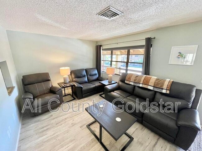 Building Photo - 25 Quails Run Blvd